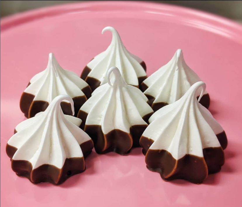 Chocolate dipped meringues