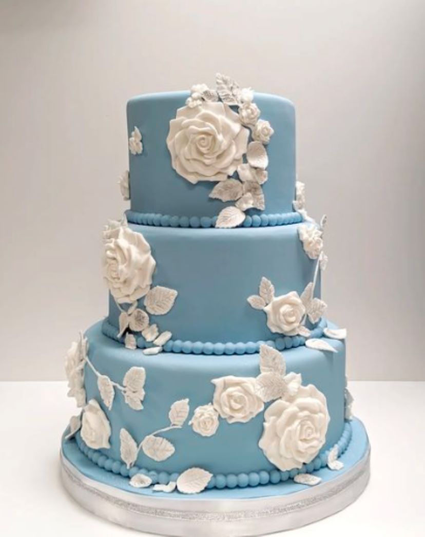 Fondant Rose Cake – Blue
